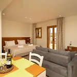 Niriides Luxury 3*