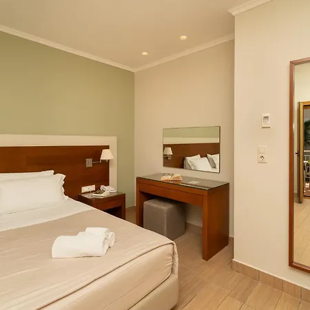 Niriides Luxury Hotel 3*