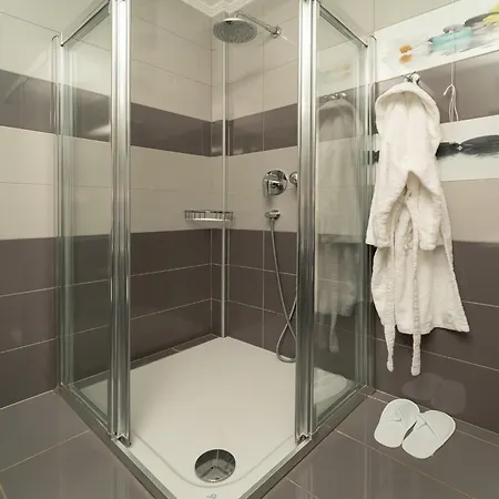 Niriides Luxury Hotel 3*