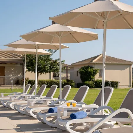 Niriides Luxury Hotel 3*