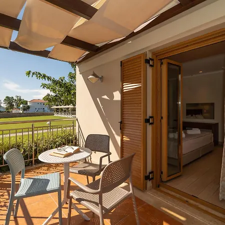 Niriides Luxury Hotel 3*