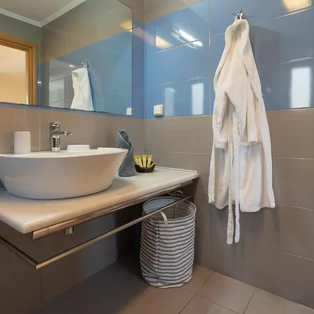 Hotel Niriides Luxury 3*