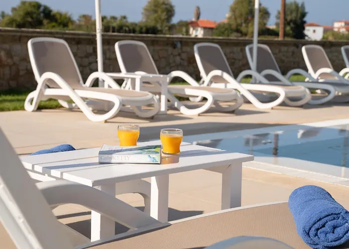 Hotel Niriides Luxury 3*