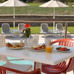 Отель Niriides Luxury Метони