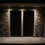 Отель Niriides Luxury 3*