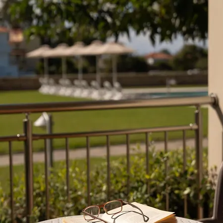 Hotell Niriides Luxury 3*