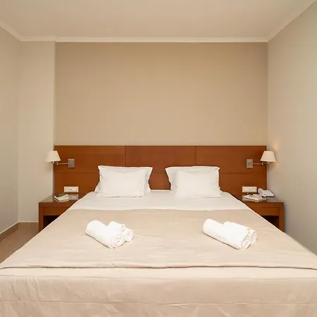 Hotell Niriides Luxury 3*
