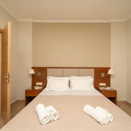 Hotel Niriides Luxury Villas 3*