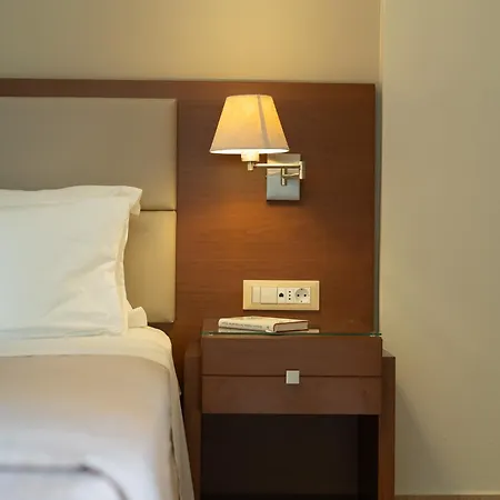 Hotel Niriides Luxury 3*