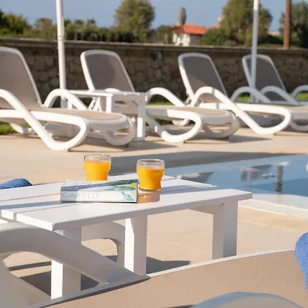 Hotell Niriides Luxury 3*