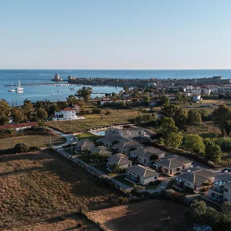 Niriides Luxury Villas 3*