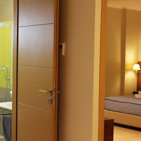 Hotell Niriides Luxury 3*