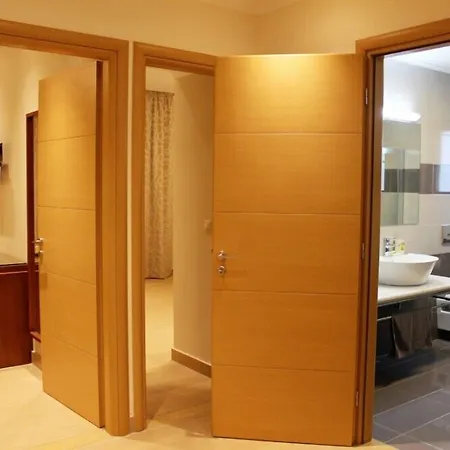 Niriides Luxury ميثوني
