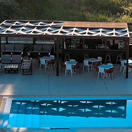 Отель Niriides Luxury 3*