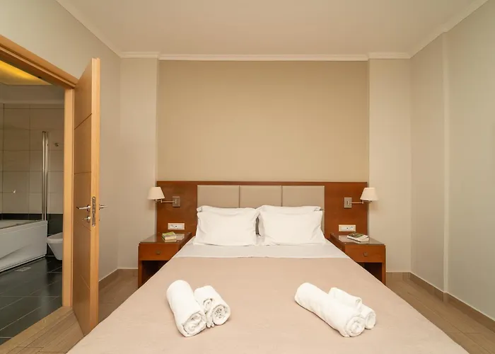 Hotel Niriides Luxury Villas 3*