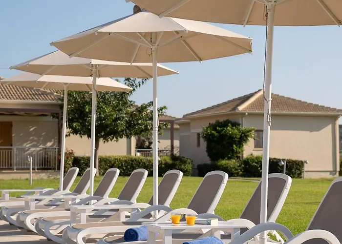 Niriides Luxury Hotel 3*