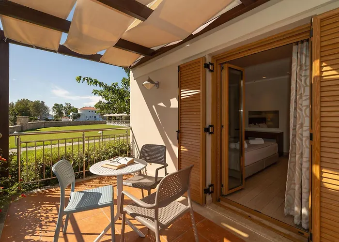 Niriides Luxury Hotel 3*