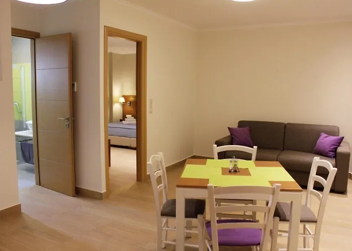 Niriides Luxury Villas Hotel 3*